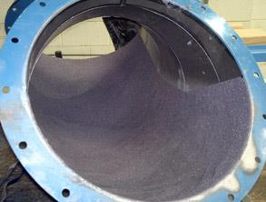 Внутренняя поверхность колена покрыта слоем Belzona 1812 (Ceramic Carbide FP)