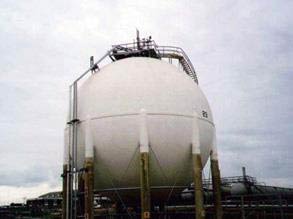 Теплоизоляция сферического резервуара для газа восстановлена с помощью Belzona 3211 (Lagseal)