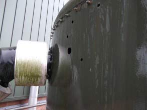 Буферный резервуар для осадка со сквозными дефектами стенок